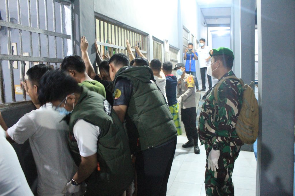 Tindak Lanjut Arahan Menteri Imigrasi dan Pemasyarakatan, Lapas Way Kanan Gelar Razia Serentak Bersama TNI-POLRI