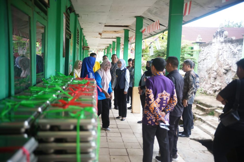 Pastikan Program Berjalan Optimal, Bupati Way Kanan Bersama OPD Tinjau Dapur MBG di Umpu Semenguk