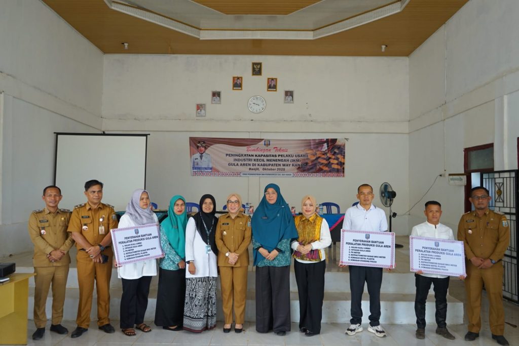 Bupati Ayu Asalasiyah Buka Bimtek IKM Gula Aren dan Serahkan Bantuan Peralatan