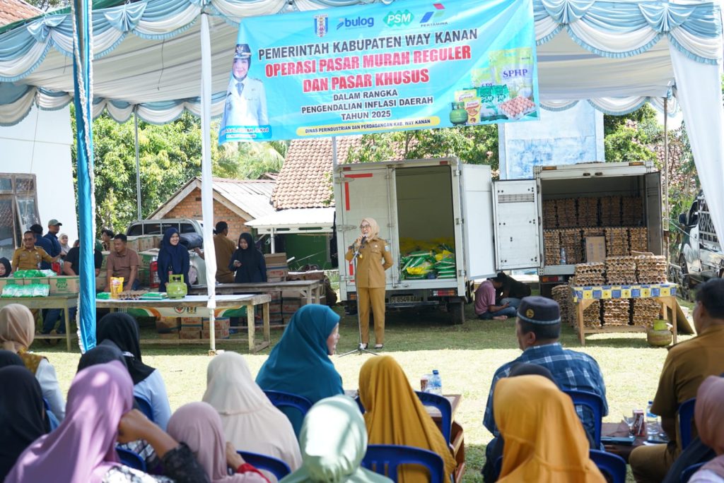 Bupati Ayu Asalasiyah Buka Operasi Pasar Murah Untuk Kendalikan Inflasi di Kecamatan Banjit