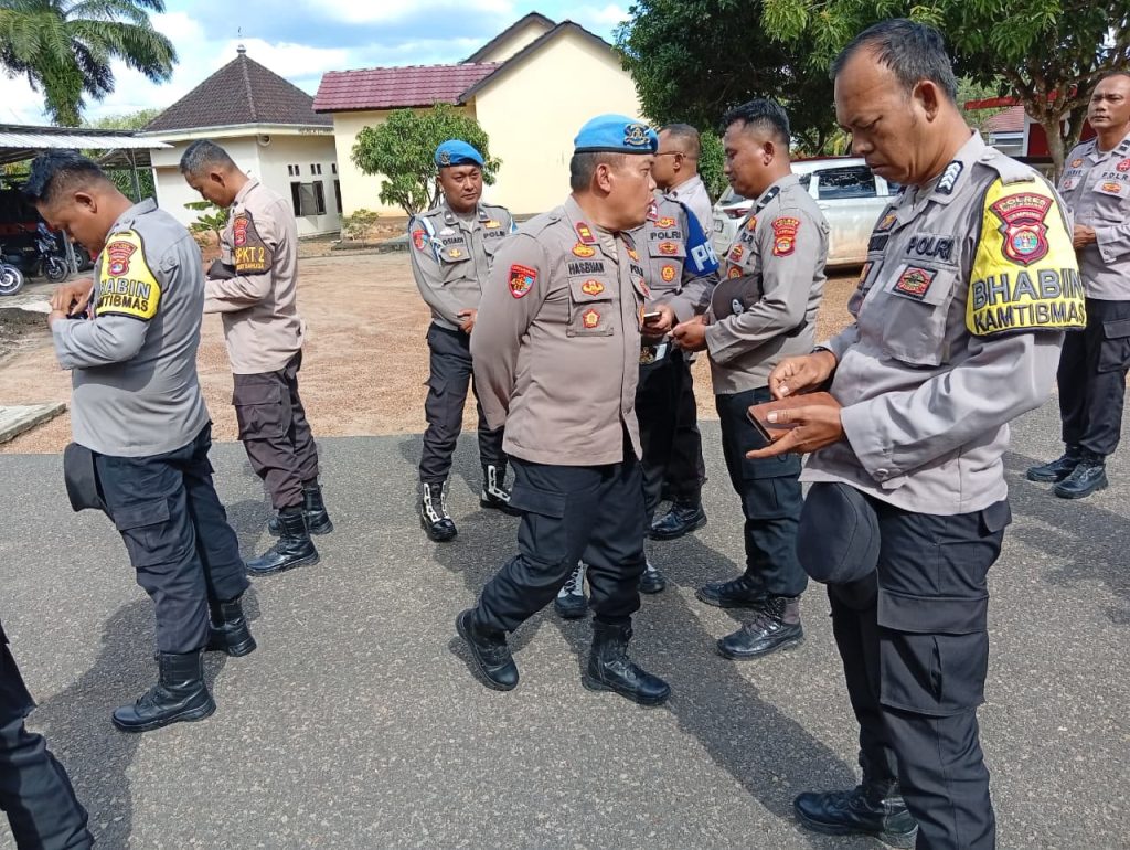 Gelar Gaktiplin, Sipropam Polres Way Kanan Cek Kelengkapan Data Diri Personel Polsek Buay Bahuga