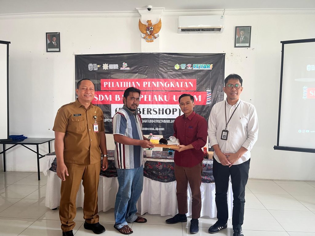 Dinas Koperasi, Usaha Kecil dan Menengah Prov Jatim Bersama DPRD Prov. Jatim Komisi B H. Deni Prasetya Dorong Wirausaha Baru Bidang Barbershop di Jember