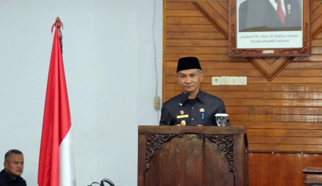 Rapat Paripurna, Wakil Bupati Kaur Sampaikan Nota Pengantar Dua Raperda