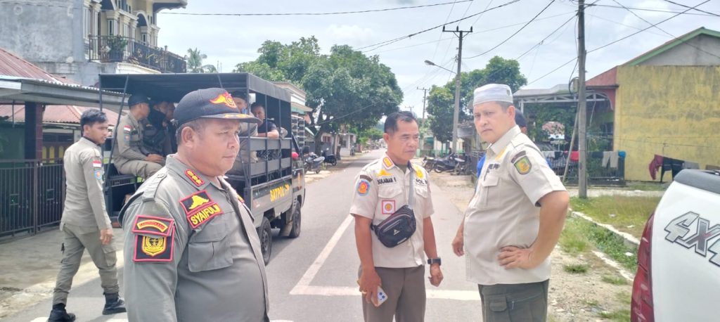 Tertibkan Hewan Ternak Di Kecamatan Kinal Plt Kasat Pol PP Budi Sastra Terjun Langsung