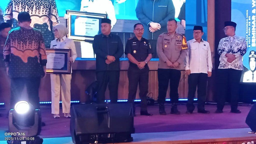 Bupati Ayu Resmi Buka Seminar dan Workshop Teacher Summit 2025 dalam Rangka HUT PGRI ke 80 serta Hari Guru Nasional 2025