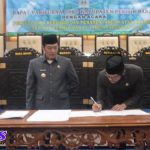 Bupati Dedi Irawan Hadiri Paripurna DPRD Pesibar Agenda Persetujuan Bersama Dan Penandatanganan Atas Ranperda APBD Pesibar Tahun Anggaran 2026