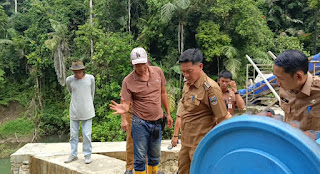 Bupati Dedi Irawan Tinjau Proyek PLTM Way Melesom, Kecamatan Lemong