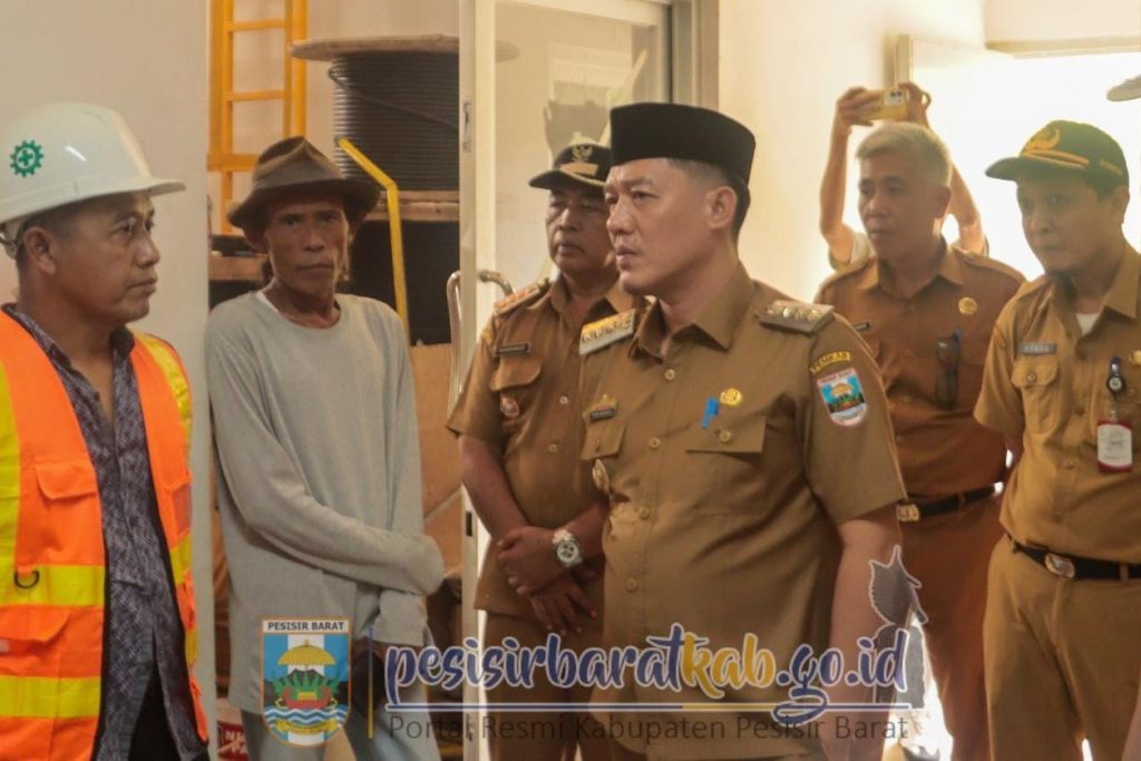 Bupati Pesibar Dedi Irawan Tinjau Proyek PLTM Way Malesom,PastikanLingkungan Dan Hak Air Warga Terjaga
