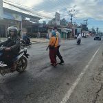 Polsek Baradatu Lakukan Gatur Lalin di Jalinsum Tiuh Balak Pasar