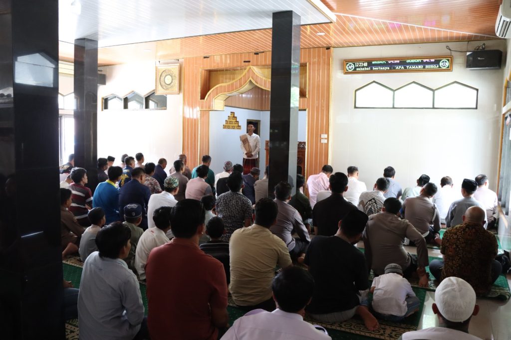 Polres Way Kanan Gelar Sholat Gaib untuk Korban Bencana Alam di Sumatera dan Jawa Timur