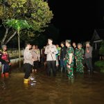 Hujan Deras Picu Banjir Sungai Bedadung, Kapolres dan Dandim Jember Tinjau Permukiman Warga