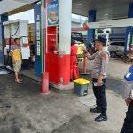 Kapolsek Blambangan Umpu Tertibkan Antrian di SPBU Bumi Ratu