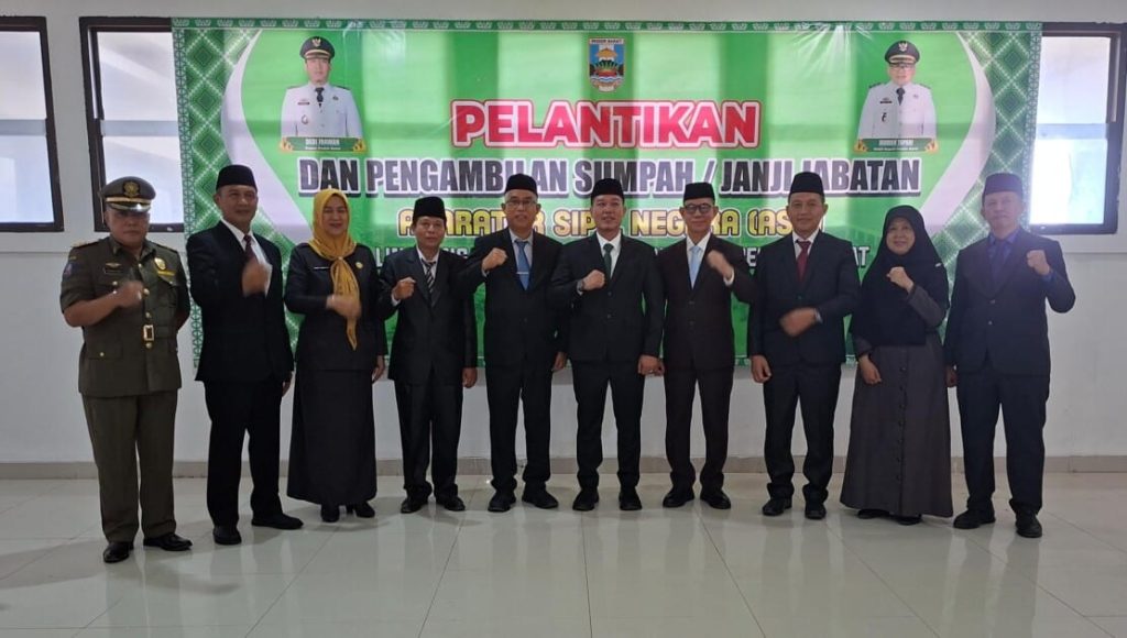 Perkuat Kinerja Pemerintahan, Dedi Irawan Lantik Tujuh Pejabat Pimpinan Tinggi Pratama Pesisir Barat