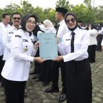 Pemkab Way Kanan Serahkan Ribuan SK PPPK Paruh Waktu