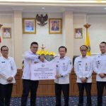 Pemkab Way Kanan Serahkan Bantuan Untuk Korban Bencana Alam Sumatera