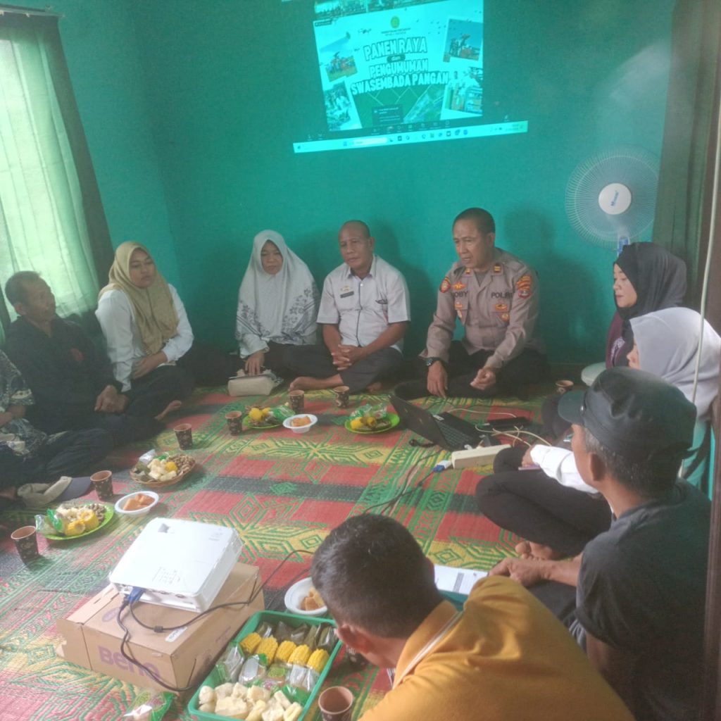 Kapolsek Ikut Vicon Panen Raya Nasional dan Sosialisasi Layanan 110 di Kantor UPT Rebang Tangkas
