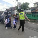 PAM Rawan Pagi, sat lantas polres pesisir barat ciptakan lalin aman dan lancar