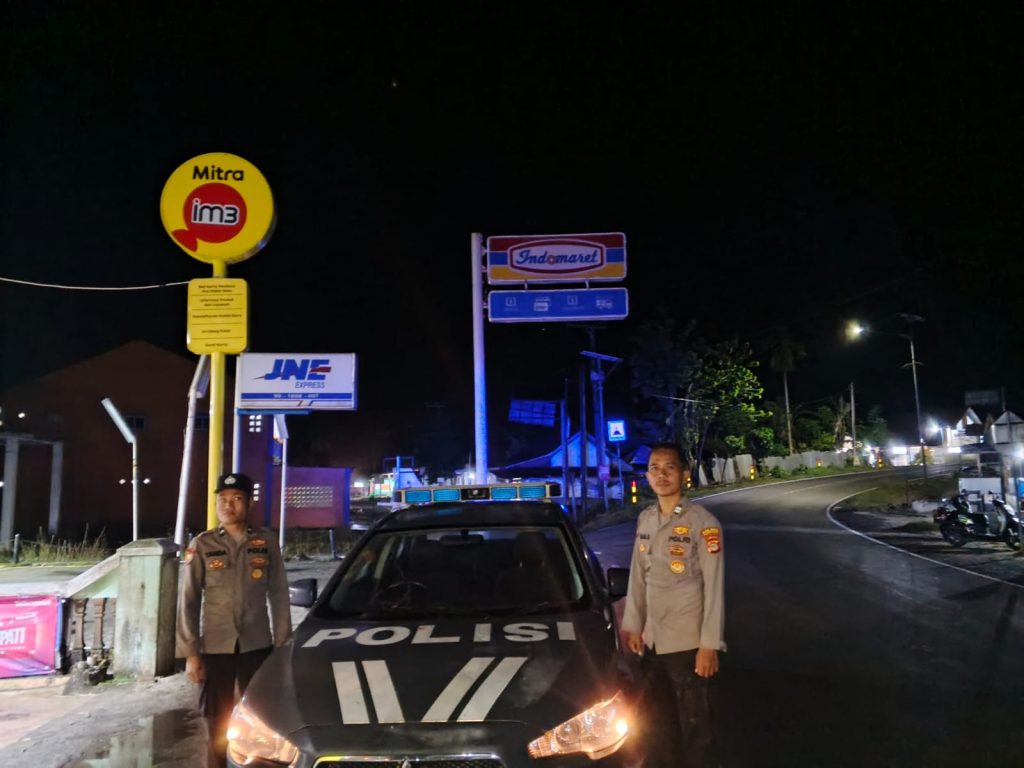 POLSEK PESISIR UTARA LAKUKAN PATROLI PADA JAM RAWAN
