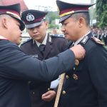 Upacara HKN Tahun 2026, Kapolres Way Kanan Berikan Penganugrahan Tanda Kehormatan Personel