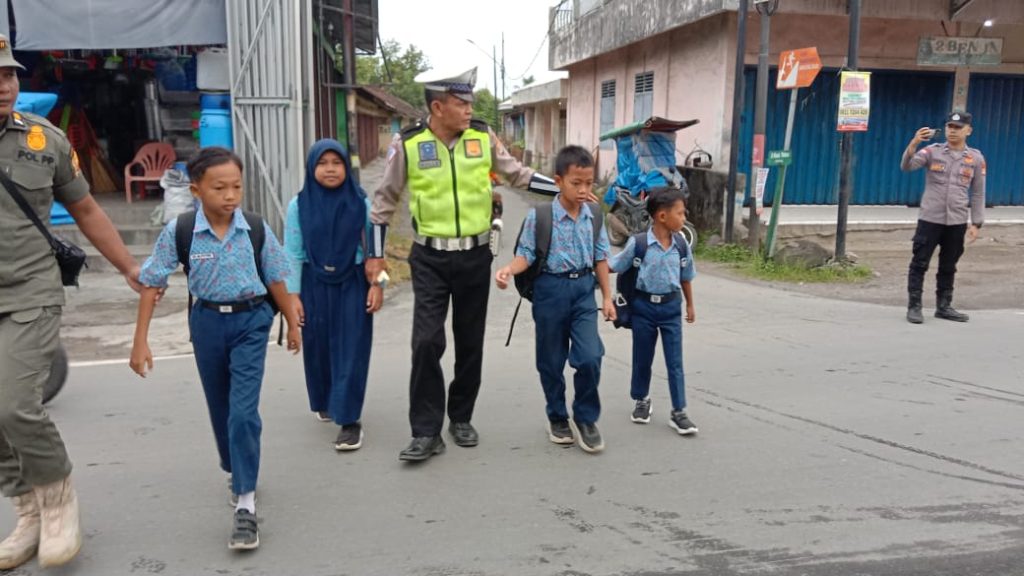 CIPTAKAN KELANCARAN ARUS LALU LINTAS PADA JAM RAWAN PAGI