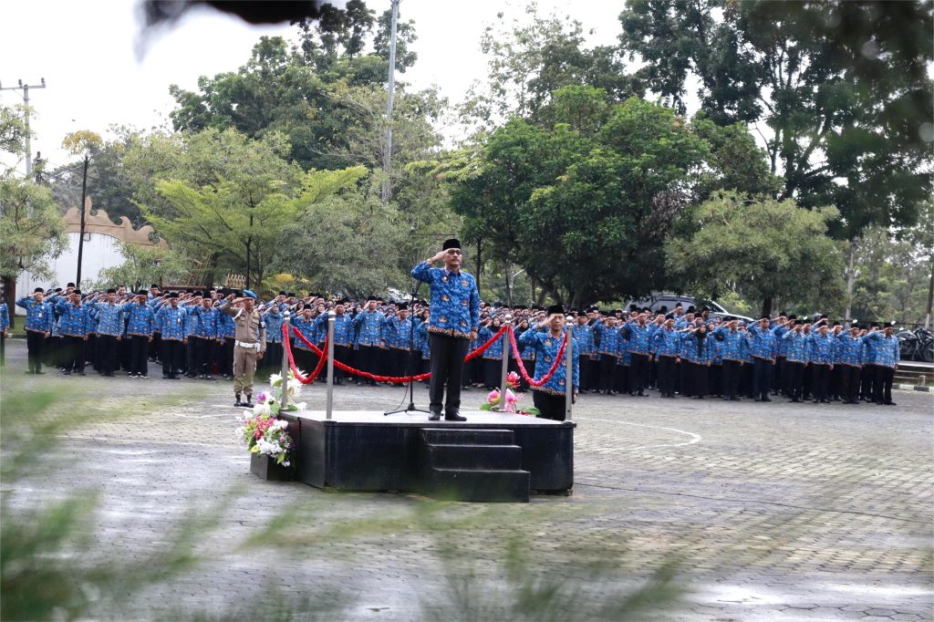 Pemkab Way Kanan Gelar Apel Bulanan dan Serahkan Perpanjangan SK PPPK Tenaga Guru