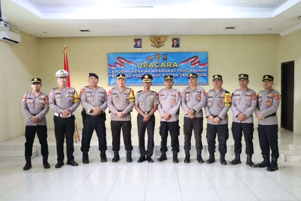 Wakapolres Way Kanan Pimpin Upacara Kenaikan Pangkat Pengabdian AKP Herwin Afrianto