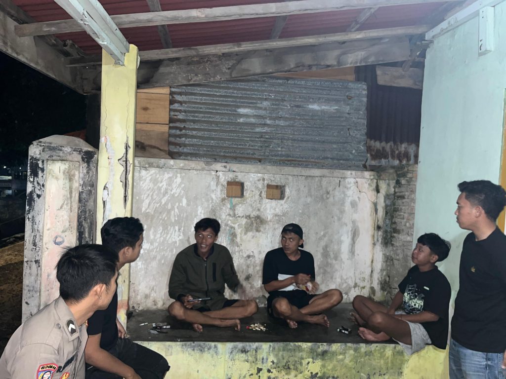 POLSEK PESISIR TENGAH LAKSANAKAN PATROLI DIALOGIS,