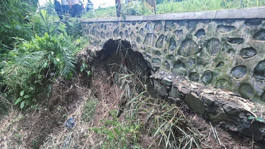 Hujan Deras Picu Longsor di Tugusari, Akses Utama Bangsalsari Terancam Terputus