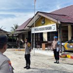 KAPOLRES PESISIR BARAT PIMPIN APEL PAGI DI POLSEK PESISIR TENGAH