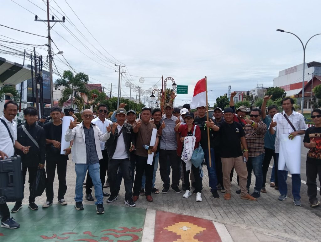 Yayasan Lingkungan Hidup Sebar (YLH) -Sebar Gelar aksi di Kejaksaan Tinggi Bengkulu