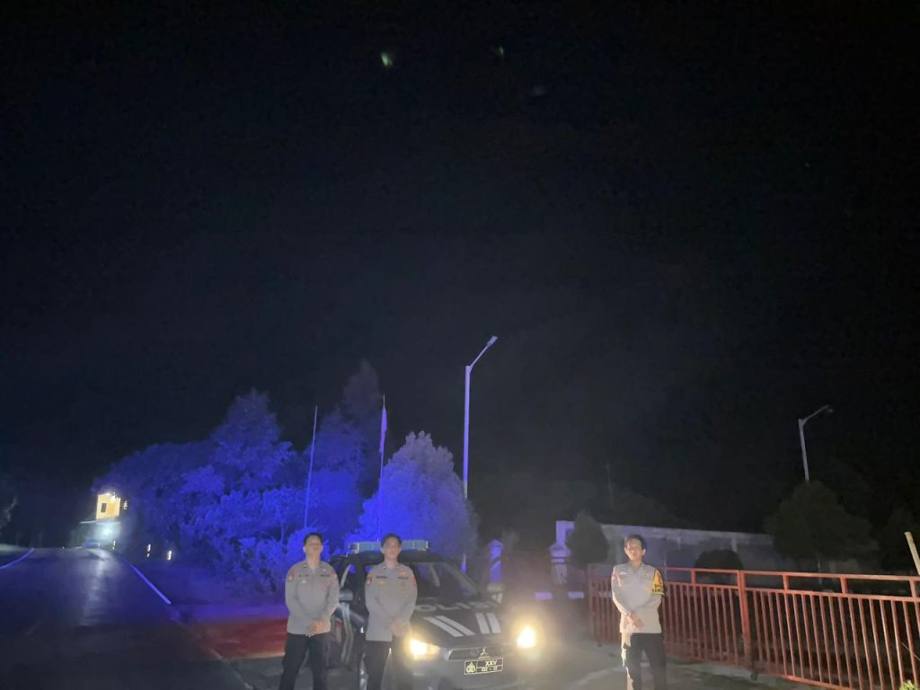 TEKAN ANGKA KRIMINALITAS, POLSEK PESISIR UTARA GELAR PATROLI BLUE LIGHT