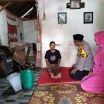 Sambangi Warga Kampung Beringin Jaya, Kapolres Way Kanan Salurkan Bansos dan Sosialisasi Layanan Call Center 110 Polri