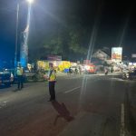 SATLANTAS POLRES PESISIR BARAT HADIR DI MALAM RAMADHAN, PASTIKAN ARUS LALU LINTAS LANCAR SAAT WARGA BERIBADAH