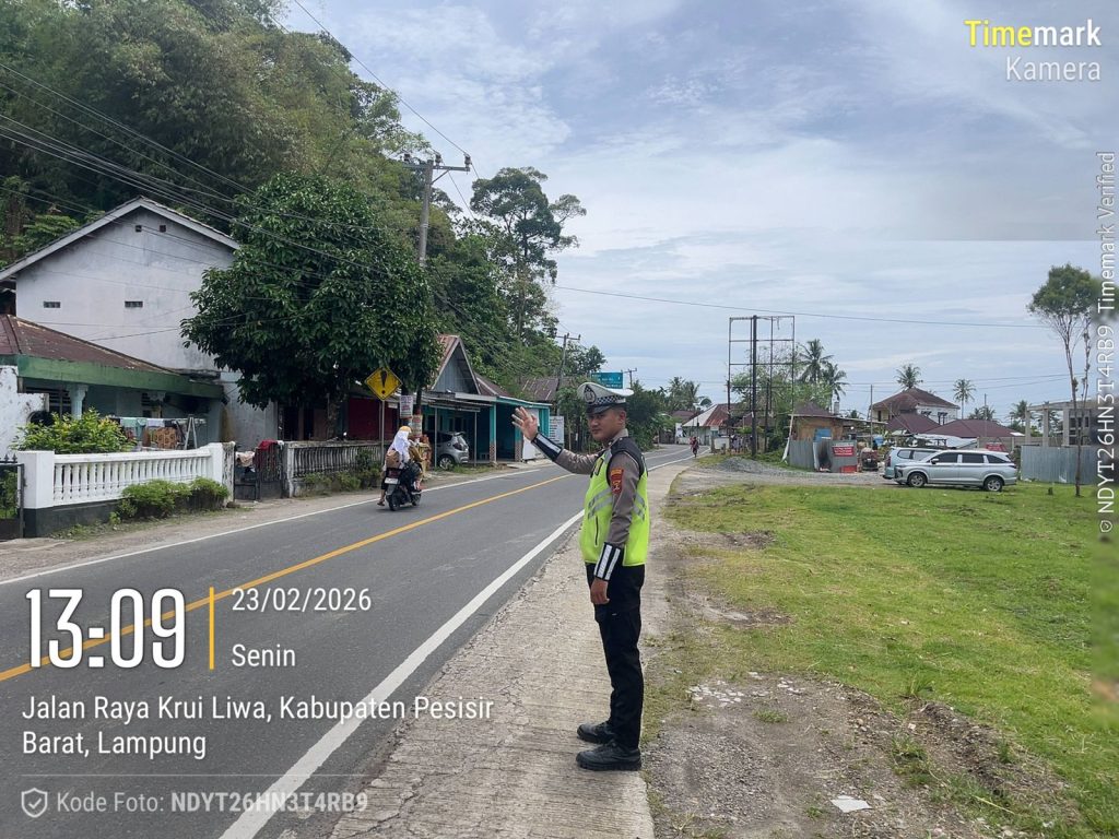 SAT LANTAS POLRES PESISIR BARAT LAKSANAKAN PAM RAWAN SIANG DAN MONITORING ARUS LALU LINTAS DI BULAN RAMADHAN