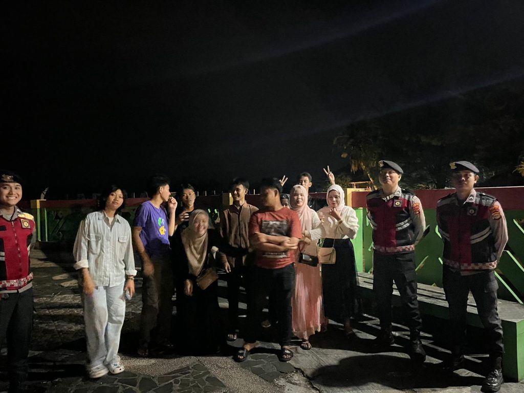 JAMIN KEAMANAN IBADAH RAMADHAN, SAT SAMAPTA POLRES PESISIR BARAT INTENSIFKAN PATROLI DI SEJUMLAH TITIK STRATEGIS