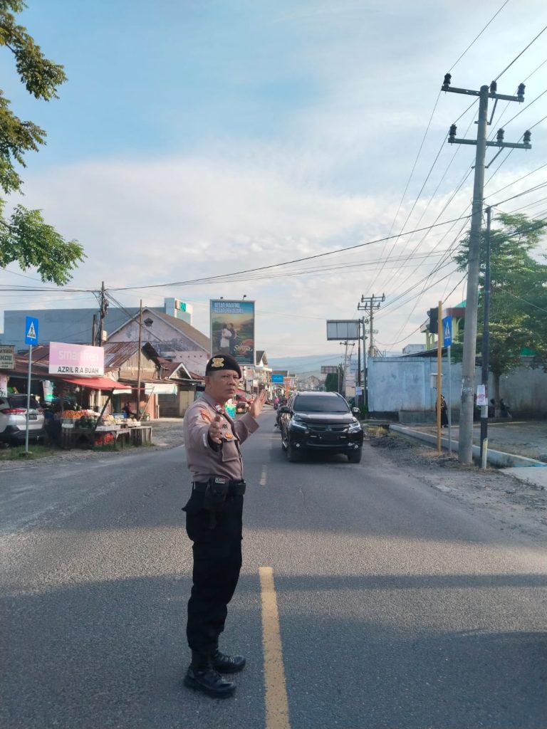 POLSEK PESISIR TENGAH INTENSIFKAN PAM RAWAN PAGI JAMIN KELANCARAN AKTIVITAS MASYARAKAT