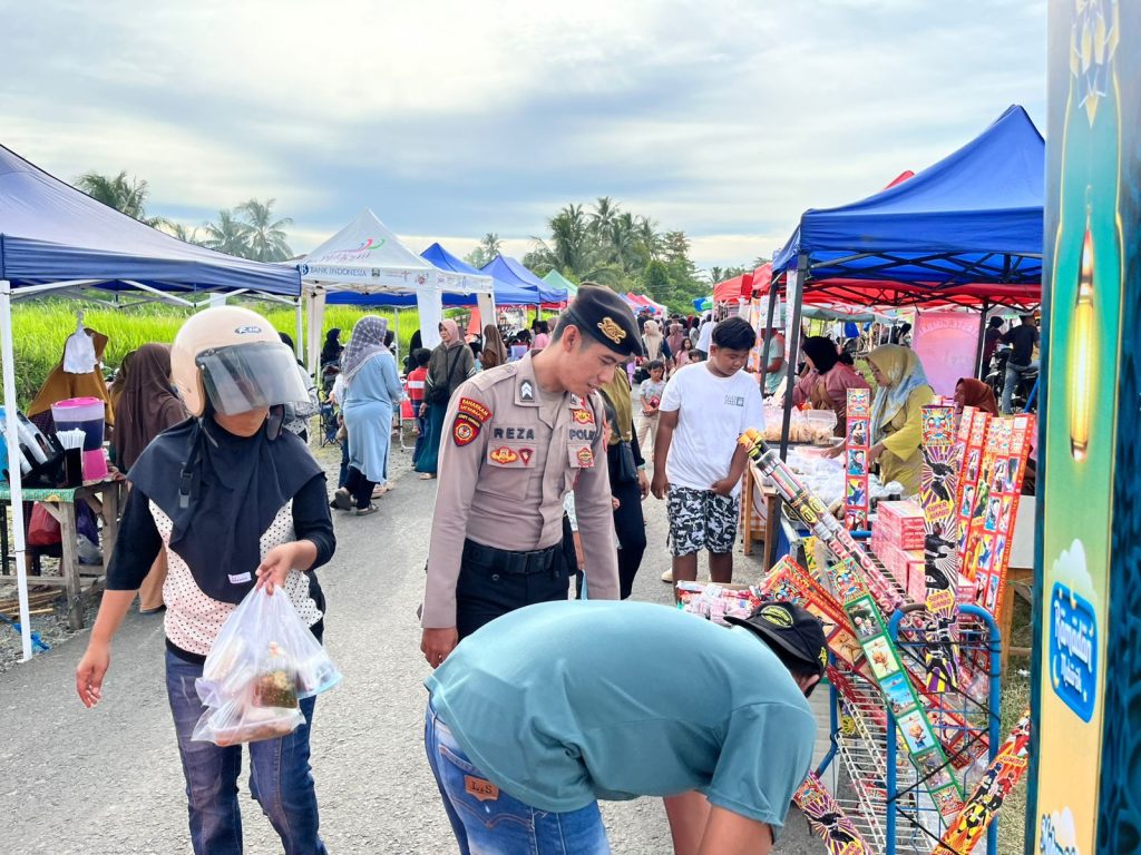 POLRES PESISIR BARAT GELAR PENGAMANAN di BAZAR TAKJIL DI BULAN RAMADHAN