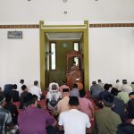 BHABINKAMTIBMAS POLSEK NGARAS POLRES PESISIR BARAT , SAMPAIKANPESAN KAMTIBMAS RAMADHAN MELALUI KHOTBAH SAAT MELAKUKAN IBADAH SHALAT JUMAT