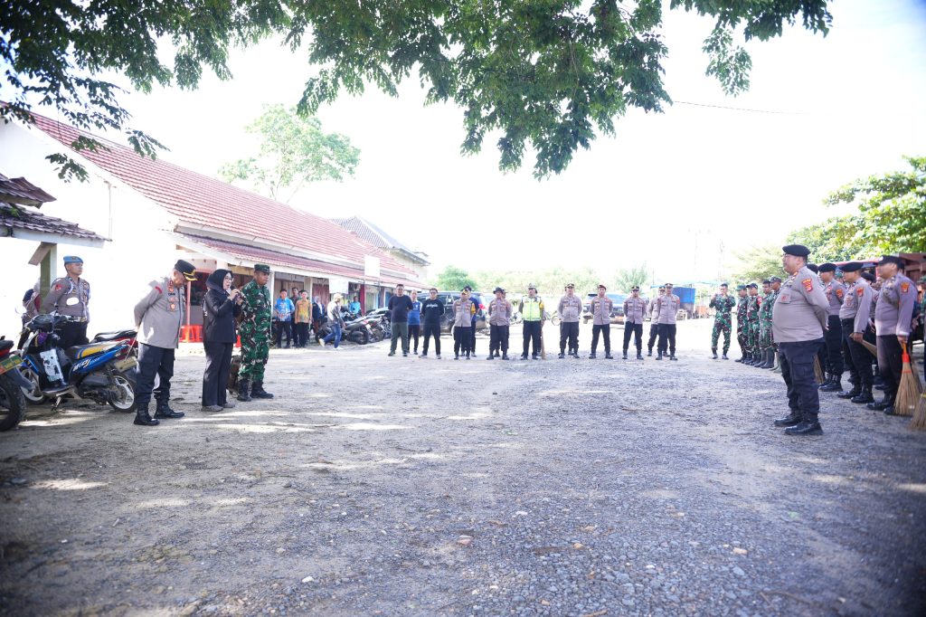 Pemkab Way Kanan Bersama Forkopimda Gelar Gerakan Bersih-Bersih