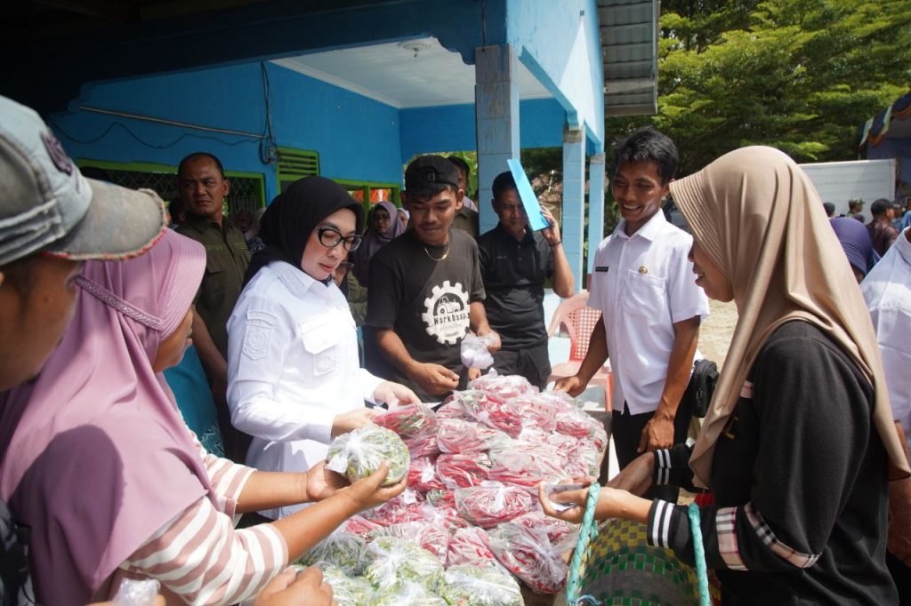 Perkuat Pengendalian Inflasi Daerah, Pemkab Way Kanan Salurkan 3.175 Paket Pangan