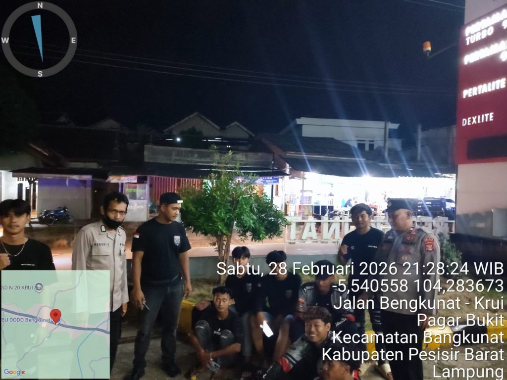 CIPTAKAN RASA AMAN DI BULAN RAMADHAN, POLSEK NGARAS INTENSIFKAN PATROLI KRYD DI JALUR LINTAS BARAT BENGKUNAT