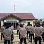 WAKAPOLRES PESISIR BARAT PIMPIN APEL PAGI PERSONIL POLSEK PESISIR TENGAH, BERI ARAHAN DAN SEMANGAT SAAT JALANKAN TUGAS DI BULAN RAMADHAN