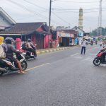KOLABORASI SATLANTAS DAN SAT SAMAPTA POLRES PESISIR BARAT LAKSANAKAN PAM DAN GATUR LALIN DI BULAN RAMADHAN