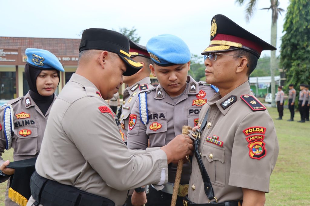 Polres Way Kanan Gelar Upacara Sertijab Wakapolres dan Kasipropam