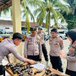 KAPOLRES PESISIR BARAT PIMPIN APEL PEMERIKSAAN PERSONEL PEMEGANG SENPI DINAS