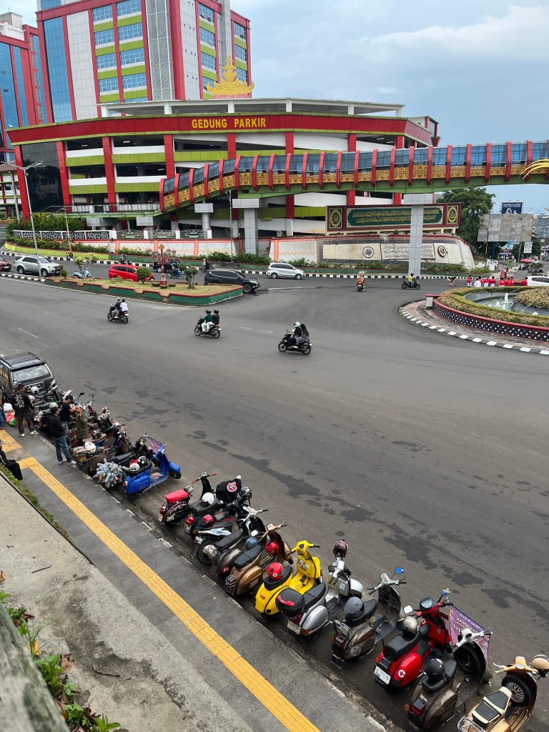 Solidaritas Komunitas Vesva, Scooterist Lampung Berbagi Takjil Ramadhan