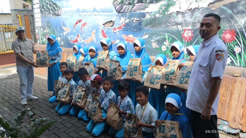 Alfamart Jember Dukung HPN 2026, Kolaborasi dengan DPC GWI Jember Salurkan 30 Paket untuk Anak Yatim