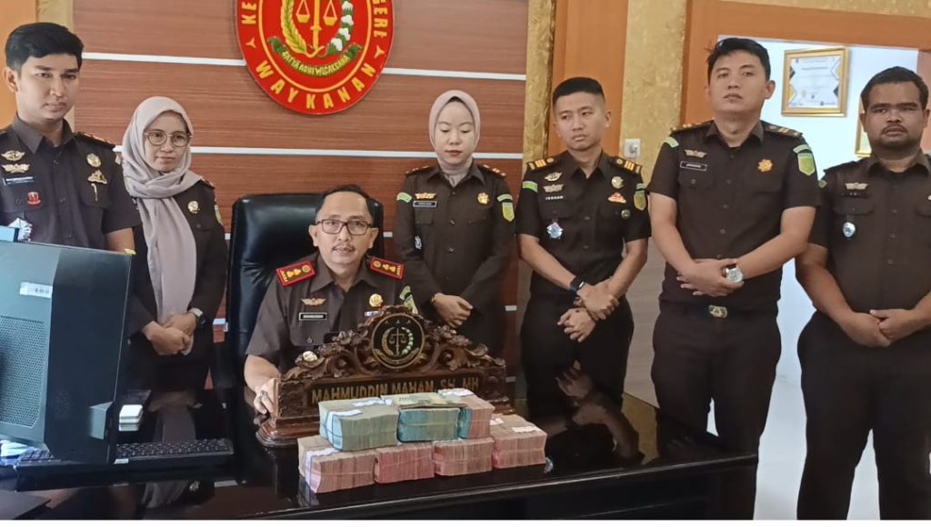 Kejari Way Kanan Serahkan dua Tersangka Kasus Dugaan Korupsi BSPS, Negara Terima Pengembalian Rp 546 Juta