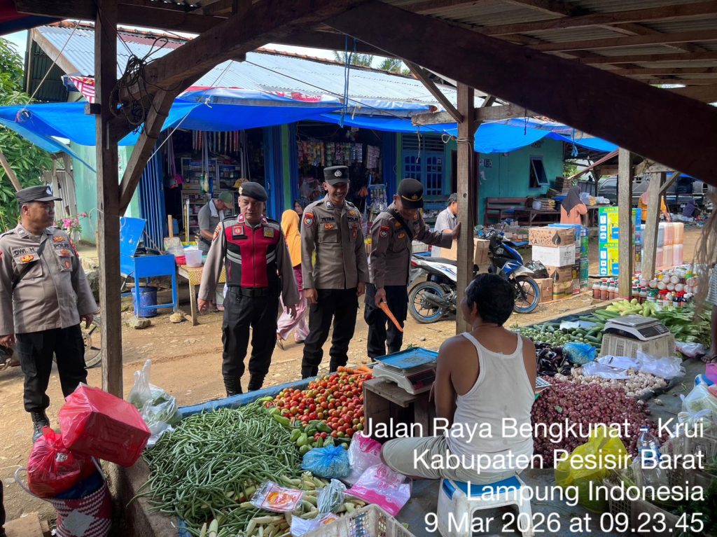 RAMAINYA AKTIVITAS PASAR JADI PERHATIAN, POLSEK NGARAS INTENSIFKAN PATROLI PREVENTIF