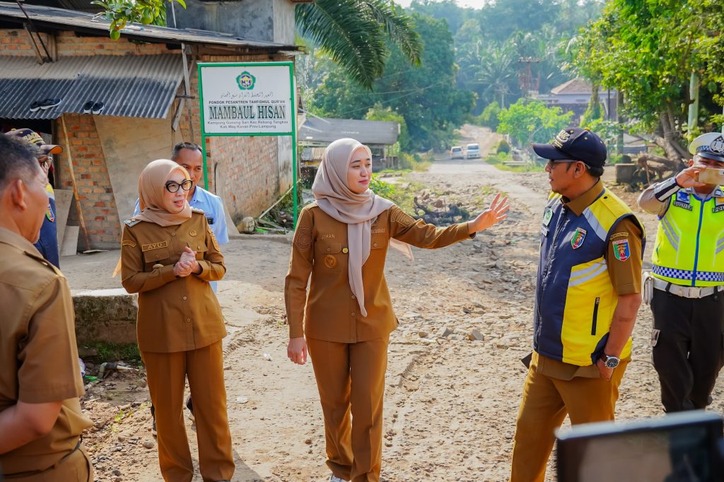 Wagub Jihan Tinjau Progres Pembangunan Ruas Jalan Kasui-Air Ringkih di Way Kanan